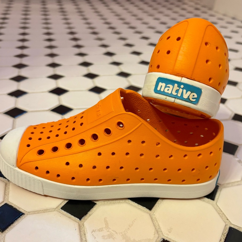 Native Jefferson Bright Orange kids sneakers